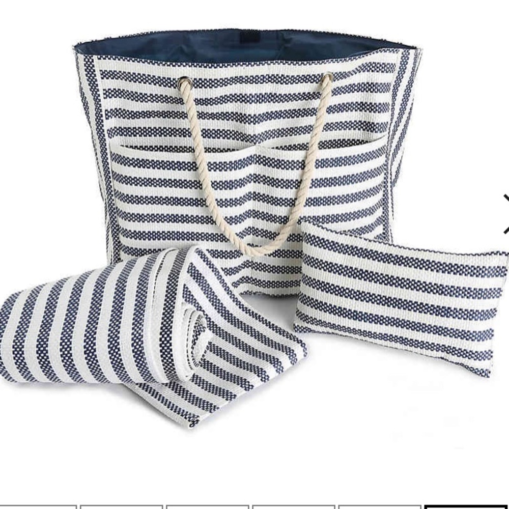 DSW Beach Day Tote With Pillow and Mat - Picture 3 of 8
